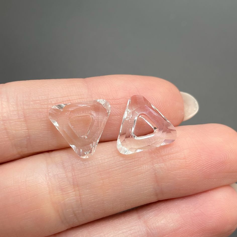 4737 Cosmic Triangle 14mm Crystal