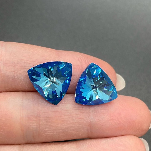 4799 Kaleidoscope Triangle 14*14,3mm Crystal Royal Blue Delite